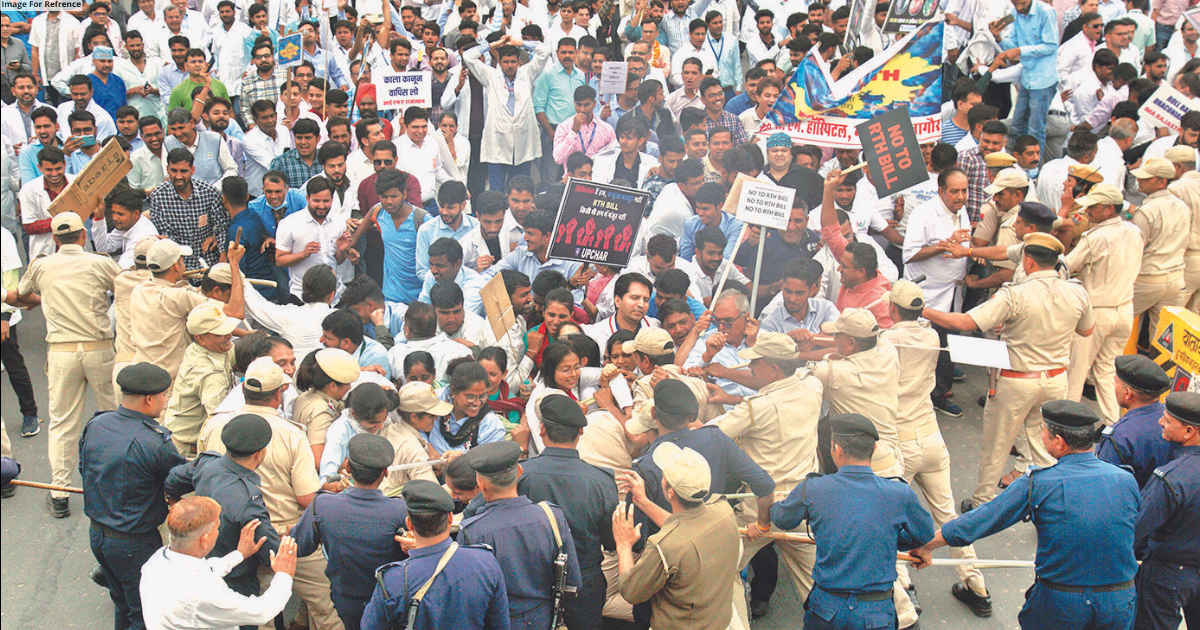 RIGHT TO HEALTH BILL PROTEST: CLASH BETWEEN DOCS & POLICE, MANY INJURED
